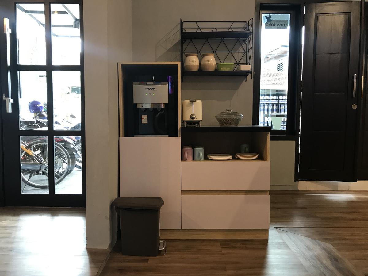 Innbox Capsule Hotel Jembel Zewnętrze zdjęcie