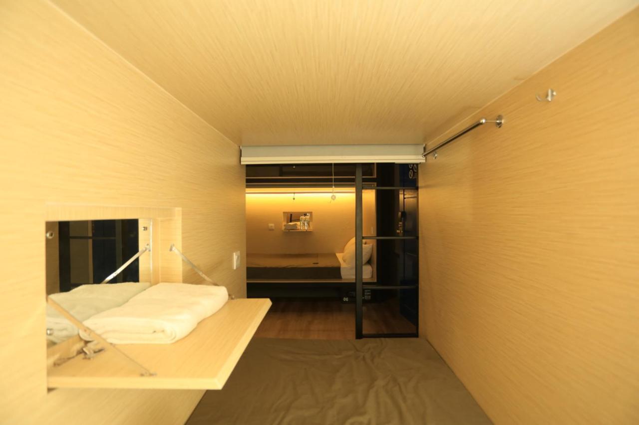 Innbox Capsule Hotel Jembel Zewnętrze zdjęcie